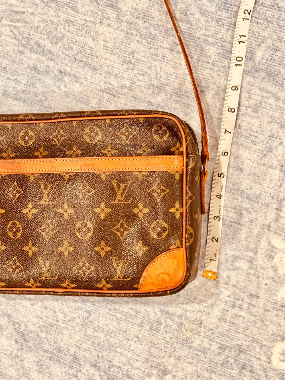 Louis Vuitton Monogram Canvas Messenger Bag in Brown and Tan - Picture 5 of 9